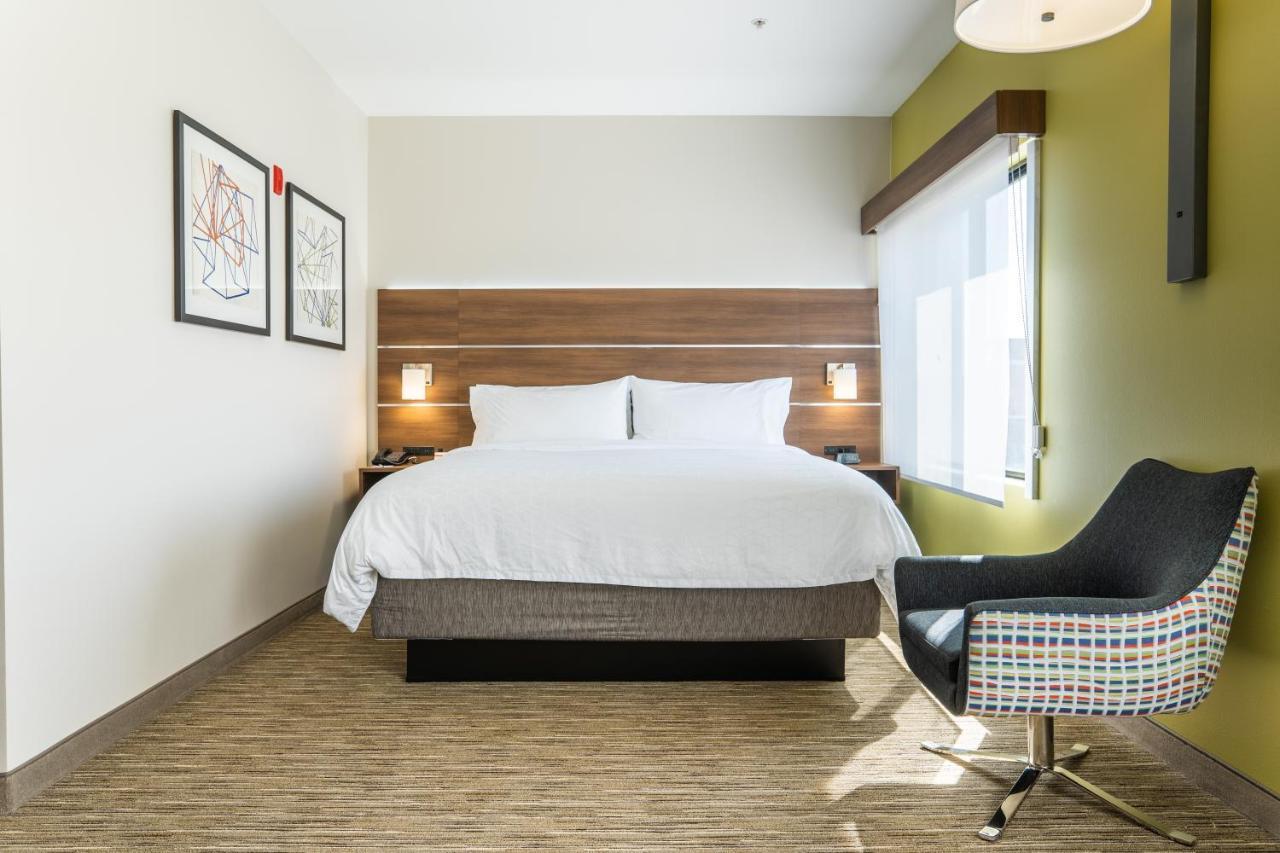 Holiday Inn Express & Suites - Lake Forest, An Ihg Hotel Exteriör bild
