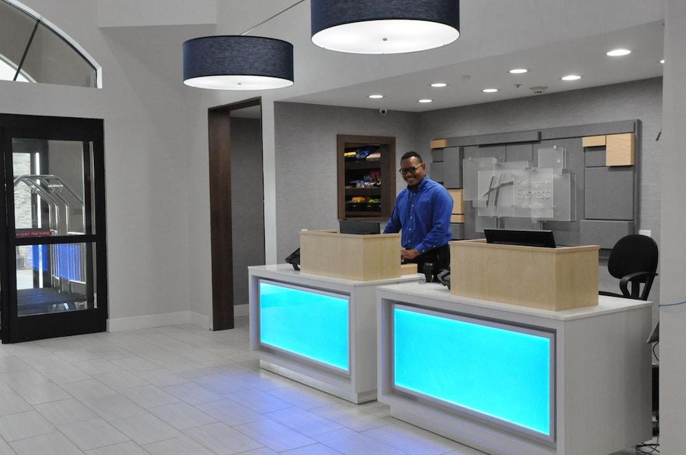 Holiday Inn Express & Suites - Lake Forest, An Ihg Hotel Exteriör bild
