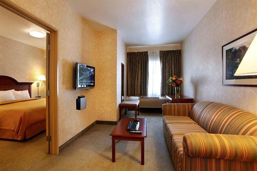 Holiday Inn Express & Suites - Lake Forest, An Ihg Hotel Exteriör bild