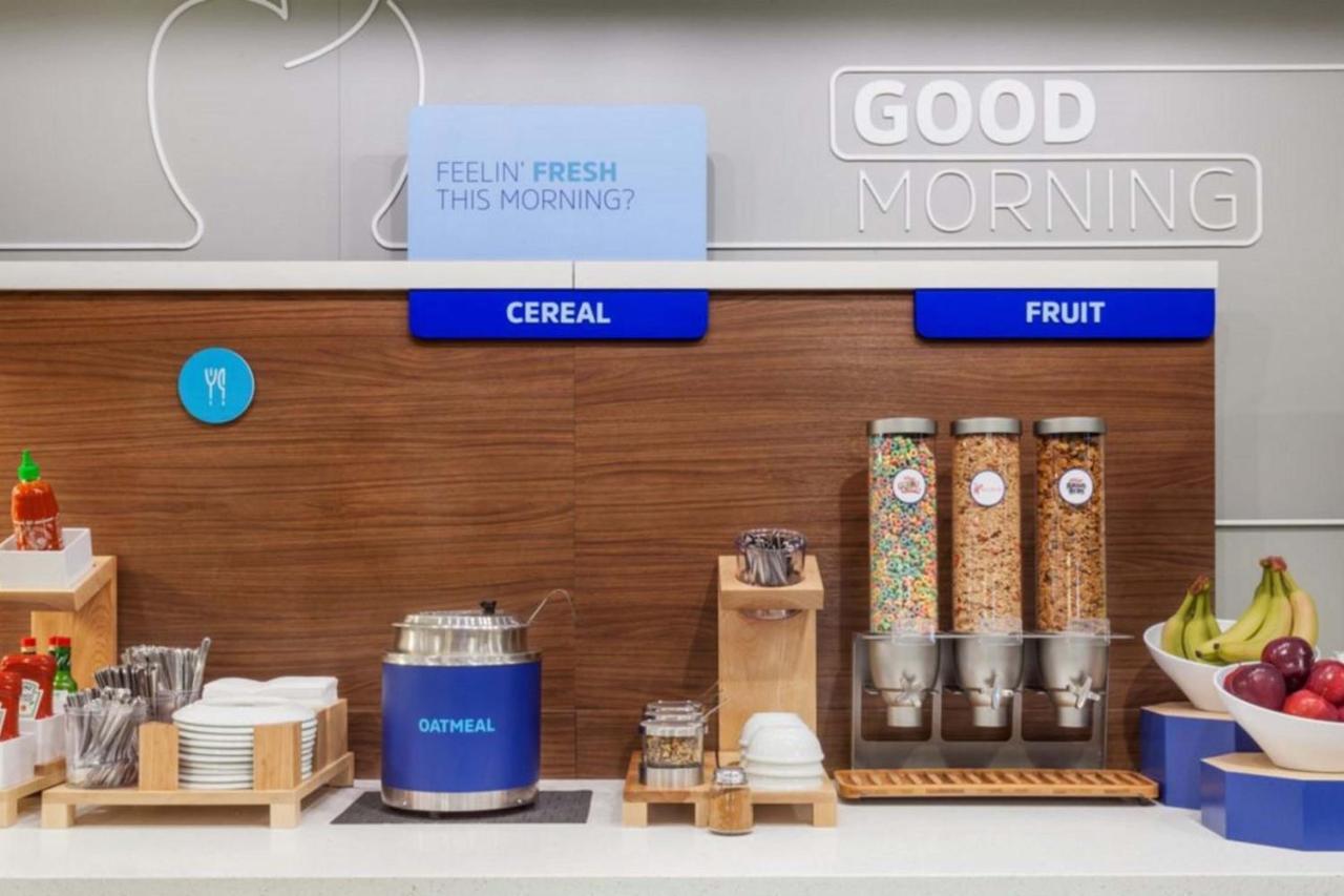 Holiday Inn Express & Suites - Lake Forest, An Ihg Hotel Exteriör bild
