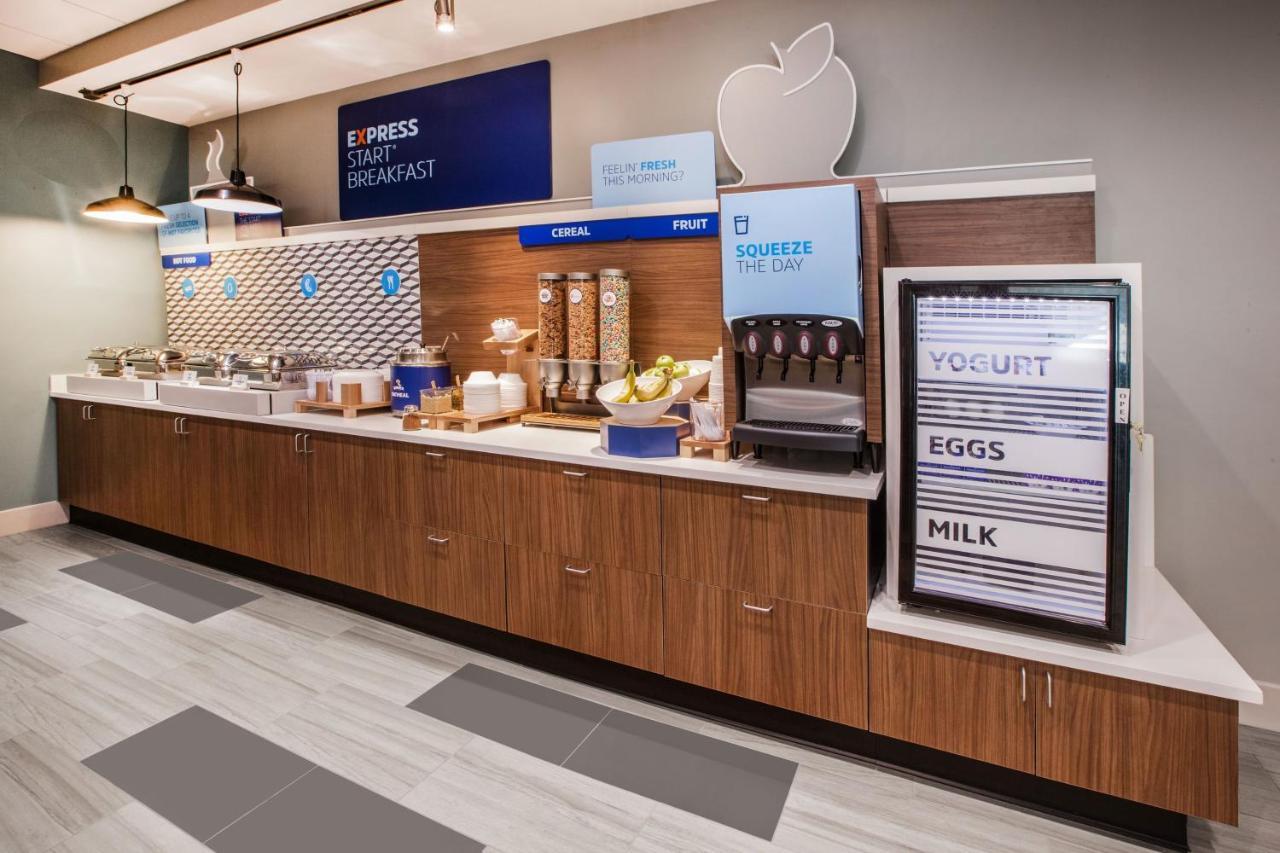 Holiday Inn Express & Suites - Lake Forest, An Ihg Hotel Exteriör bild